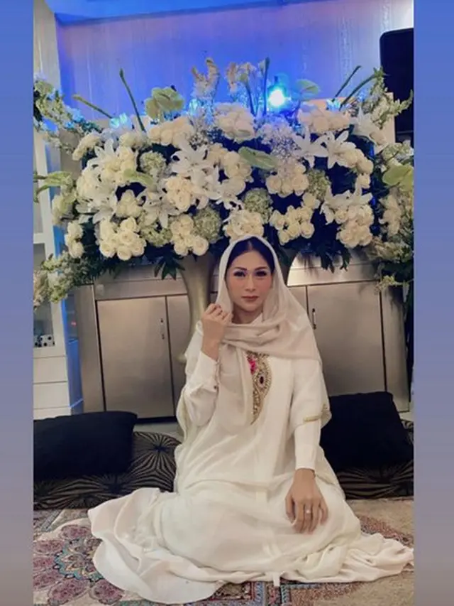 6 Potret Tasyakuran Empat Bulan Kehamilan Tata Janeeta, Tampil Serasi Bareng Suami