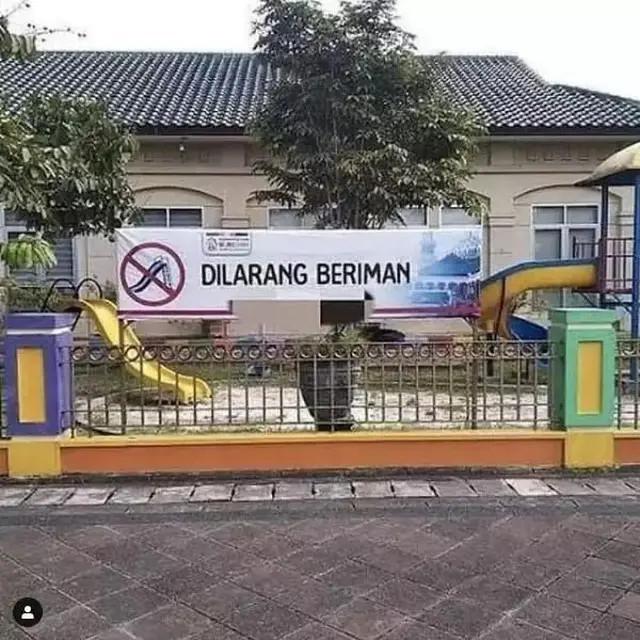 6 Tulisan Typo di Spanduk Sekolah Ini Nyeleneh, Bikin Murid Tepuk Jidat
