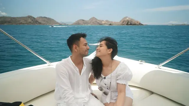 7 Potret Seru Liburan Raffi Ahmad dan Nagita Slavina di Pulau Komodo