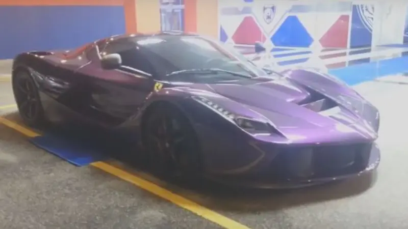 Tampil Beda, Ferrari LaFerrari Pangeran Johor Dikelir Ungu