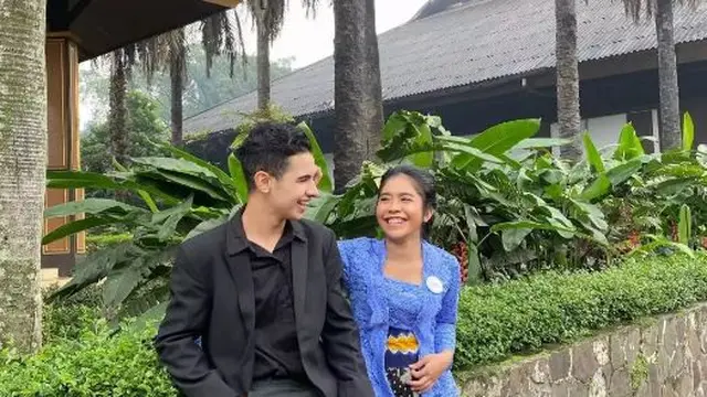 Sudah Remaja, Ini 6 Potret Mesra Alifa Lubis dan Kekasih