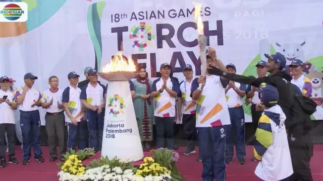 Obor api Asian Games 2018 diinapkan di Balaikota Jakarta sebelum dikirab menuju Jakarta Barat dan Jakarta Pusat.