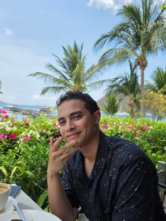Prilly Latuconsina dan Omara Esteghlal