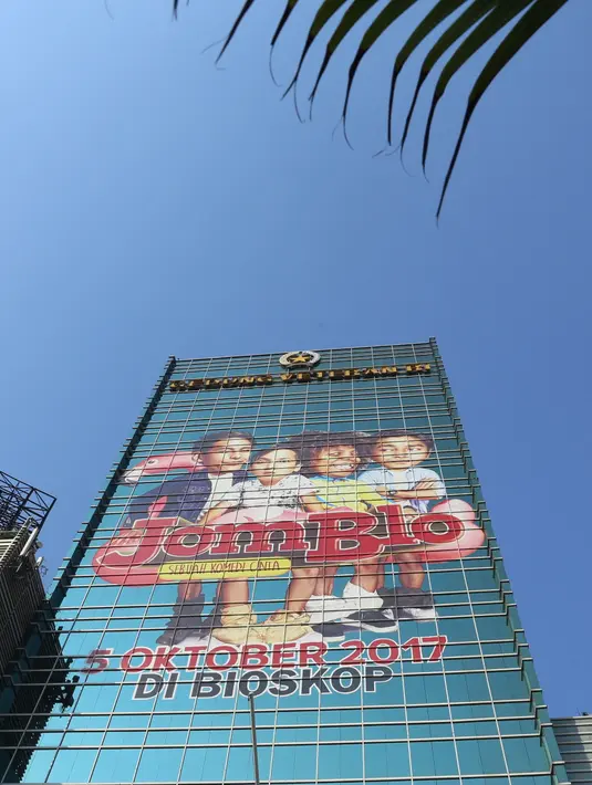 Film Jomblo garapan oleh Hanung Bramantyo itu akan mulai ditayangkan serentak seluruh bioskop pada 5 Oktober 2017. Selain Ge Pamungkas dan ketiga pemeran utamanya, film itu juga dibintangi Natasha Rizky dan Indah Permatasari. (Nurwahyunan/Bintang.com)