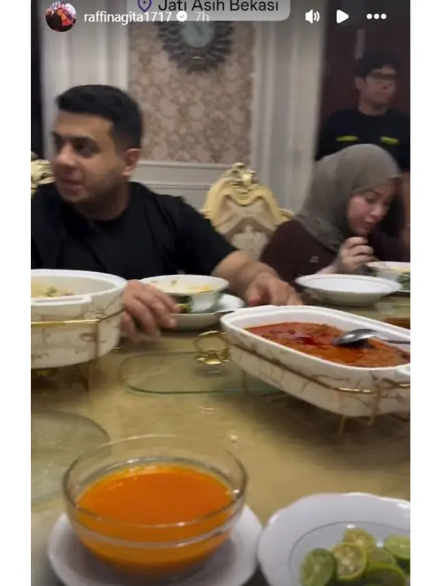 6 Momen Sahur Bareng Keluarga Raffi Ahmad di Rumah Pak Muh, Rayyanza Ikut