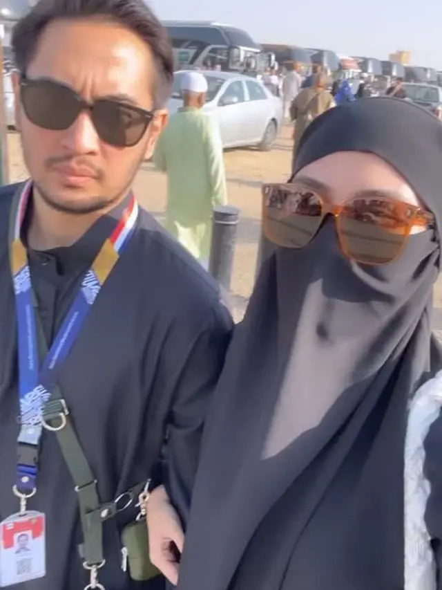 7 Potret Syahnaz Sadiqah Umrah Bareng Jeje, Tampil Bercadar Tuai Sorotan