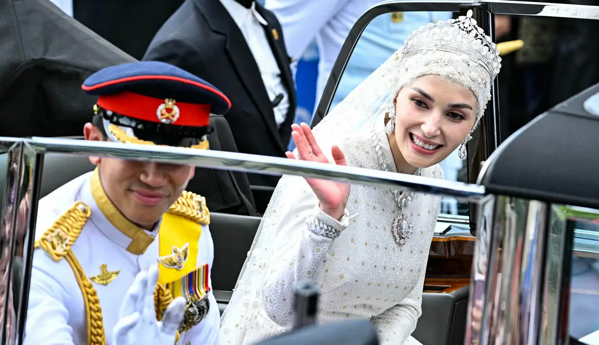 Pangeran Abdul Mateen dari Brunei Darussalam menikahi kekasihnya, Anisha Rosnah. (MOHD RASFAN/AFP)