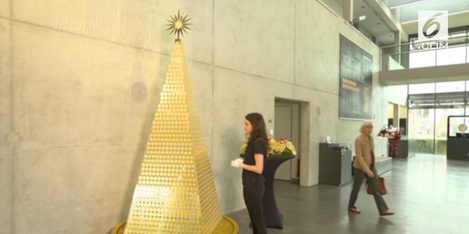 VIDEO: Uniknya Pohon Natal dari Koin Emas