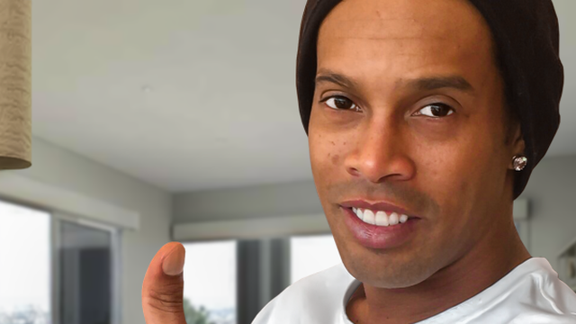 Ronaldinho dikasih jam oleh LeBron James (twitter)