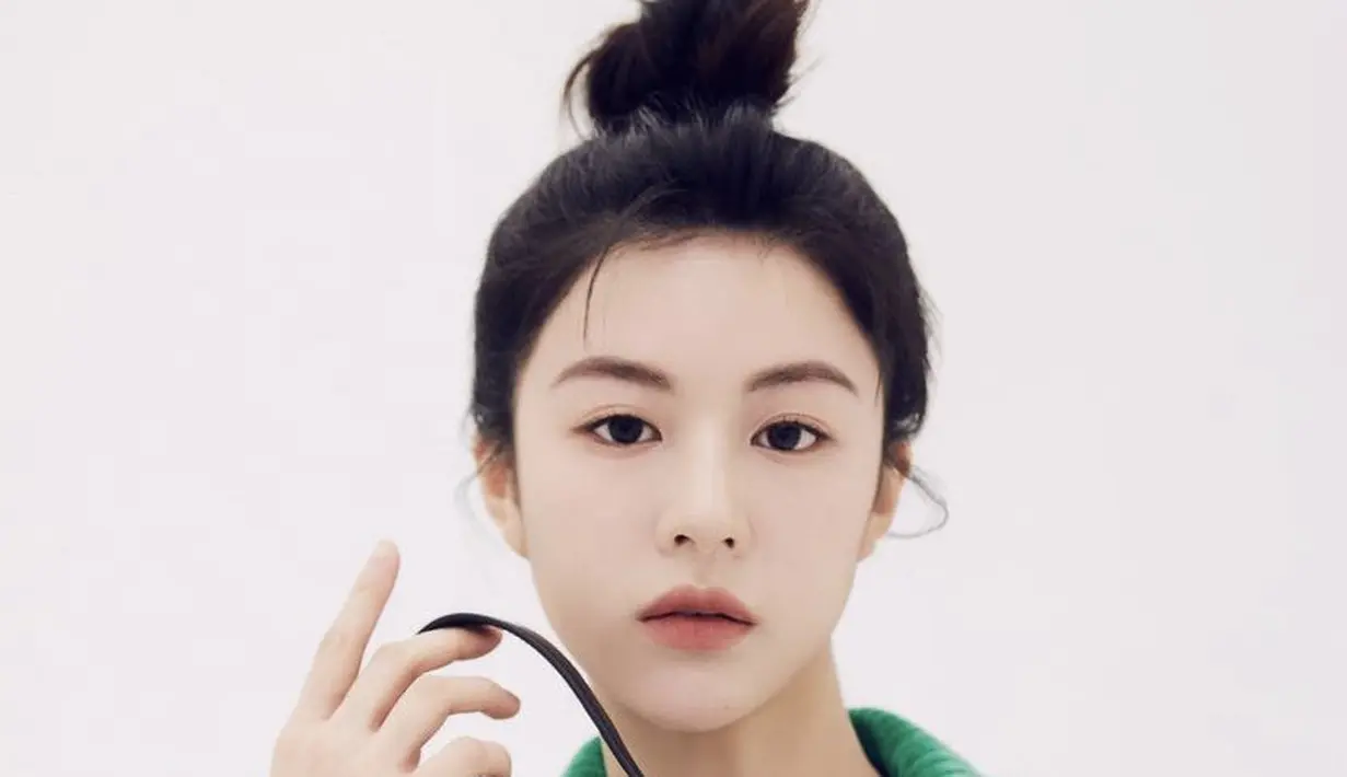 Posisi ke-4 ada Go Youn Jung, yang telah berakting sejak 2019, diusianya ke-24 dan sudah berperan di drama include He Is Psychometric (2019), The School Nurse Files (2020), and Sweet Home (2020). @goyoungjung.