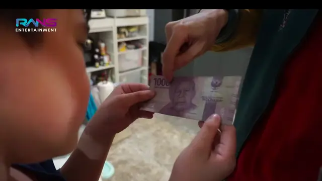Lucu, Rafathar Kebingungan Tak Tahu Uang Receh Pecahan 2 Ribu, 5 Ribu dan 10 Ribu Rupiah