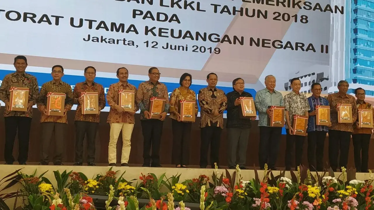 Menteri Keuangan Sri Mulyani menerima laporan hasil pemeriksaan atas laporan keuangan kementerian Tahun 2018 di bidang perekonomian dan perencanaan pembangunan dari Badan Pemeriksa Keuangan (BPK).