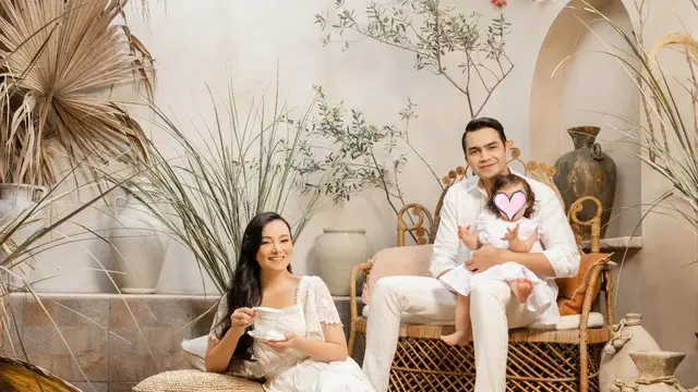 Sempat Hamil Anak Kedua Tapi Keguguran, Ini 6 Potret Keluarga Kecil Asmirandah