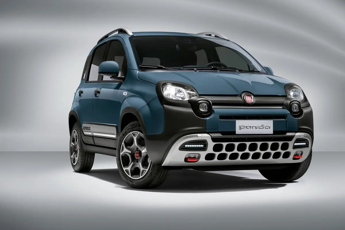 Seperti dilansir Carscoops, Kamis (22/10/2020), New Panda mendapatkan bumper depan baru, side skirt yang dimodifikasi, dan perubahan pada roda.
