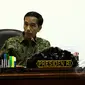 Presiden Joko Widodo menggelar rapat terbatas di Kantor Presiden, Komplek Istana Kepresidenan, Jakarta, Senin (16/3/2015). Rapat membahas tentang paket kebijakan ekonomi pemerintah. (Liputan6.com/Faizal Fanani)