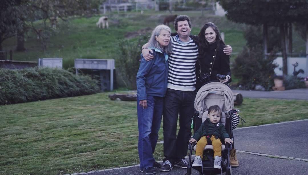 Sabai Morscheck bertemu kakaknya di Swiss.