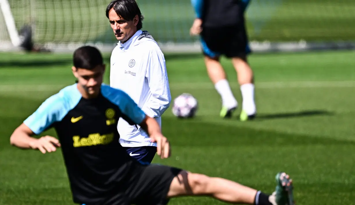 Tim besutan Simone Inzaghi itu telah melalui enam laga beruntun tanpa kemenangan di semua kompetisi. (Photo by GABRIEL BOUYS / AFP)
