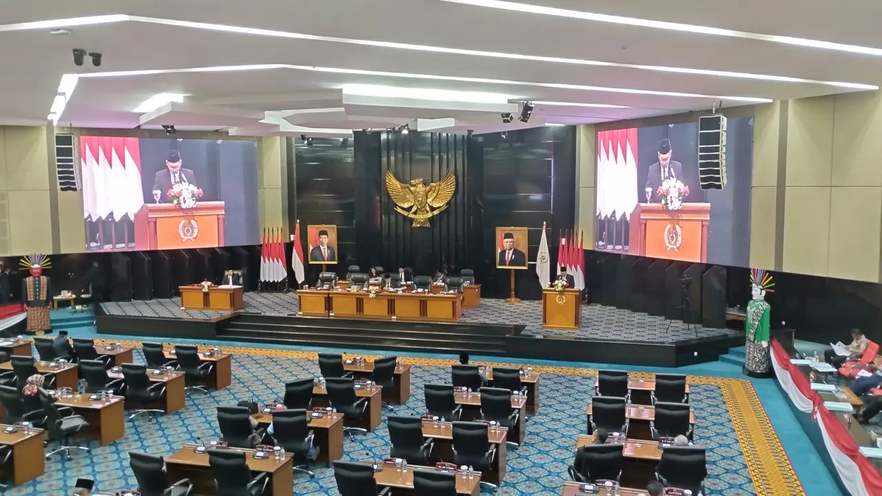 DPRD DKI menggelar Raperda Pertanggungjawaban Pelaksanaan APBD Tahun Anggaran 2022 di Gedung Rapat Paripurna DPRD DKI Jakarta, Senin (24/7/2023).