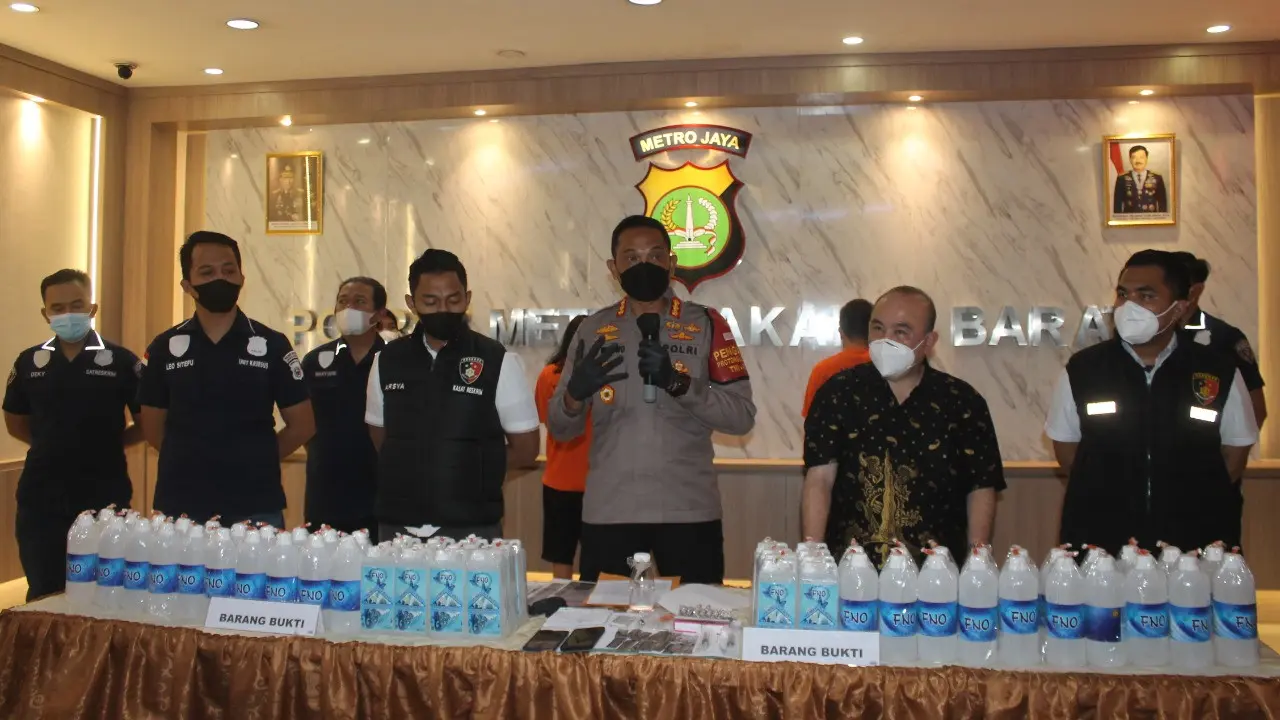 Polres Metro Jakarta Barat mengungkap praktik suntik filler ilegal