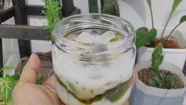 Aia Aka yang sudah disajikan dengan santan dan gula merah.