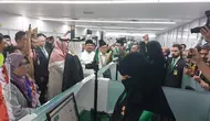 Menag Yaqut mengecek layanan fast track keimigrasian Arab Saudi, untuk mempermudah perjalanan para jamaah, Minggu (12/6/2024) dini hari.