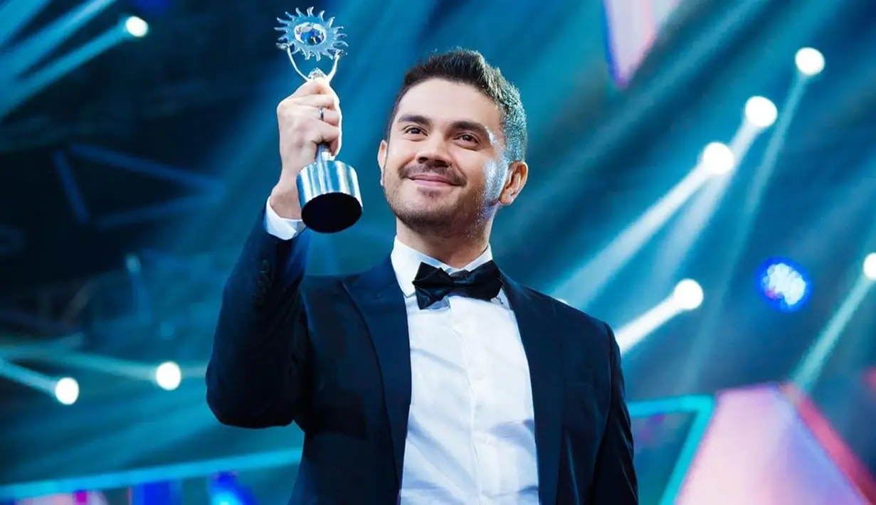 Bryan Mckenzie raih penghargaan SCTV Awards 2023 kategori Aktor Pendamping Paling Ngetop lewat sinetron Cinta Setelah Cinta. Penghargaan tersebut merupakan penghargaan SCTV Awards pertama Bryan Mckenzie. Tahun 2022 ia sudah pernah masuk nominasi untuk kategori yang sama dan lewat sinetron yang sama, namun gagal meraih piala. Tahun 2023, kerja kerasnya pun terbayar. (Liputan6.com/IG/@sctv)