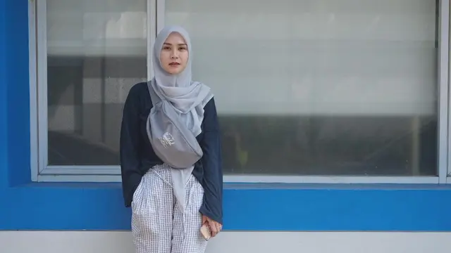 Zaskia Adya Mecca terlihat bak anak kuliahan