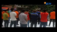 Dengan khusuk dan khidmat, puluhan relawan dari berbagai organisasi kemanusian ini mendoakan agar seluruh korban diampuni dosanya dan keluarga yang ditinggalkan diberi ketabahan.
