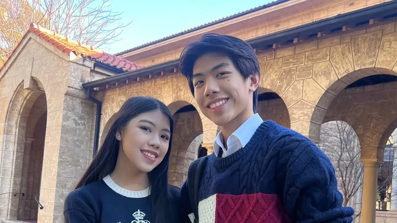 Mischka Aoki dan Devon Enzo