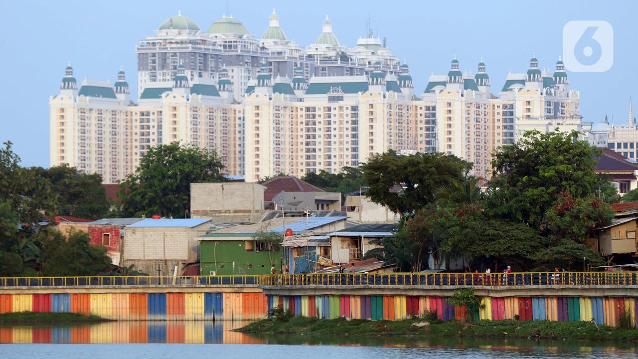 FOTO: PSBB Jakarta Diprediksi Berdampak ke Pertumbuhan Ekonomi