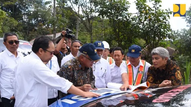Menteri PUPR Basuki Hadimuljono melakukan kunjungan ke lokasi pembangunan jalan baru di Bali yaitu ruas jalan Mengwitani-Singaraja. (Dok Kementerian PUPR)