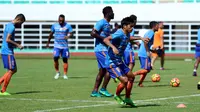 Skuat PBFC berlatih jelang laga final Piala Presiden 2017. (Liputan6.com / Helmi Fithriansyah)