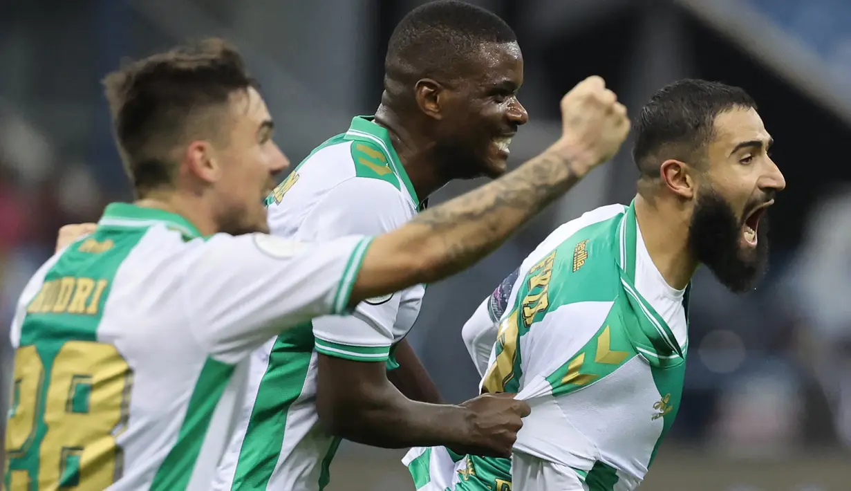Pada babak kedua serangan silih berganti dilancarkan kedua tim. Real Betis akhirnya mampu menyamakan skor 1-1 pada menit ke-77 melalui Nabil Fekir. Gol dicetak Nabil Fekir lewat tendangan keras dari dalam kotak penalti setelah menerima umpan matang Luiz Henrique. (AFP/Giuseppe Cacace)