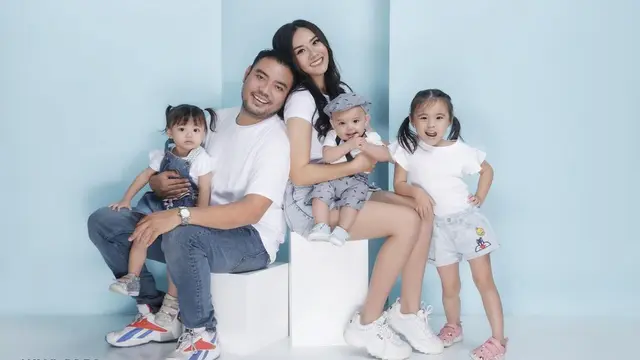 Cleopatra eks JKT48 bersama anak (Instagram/ratucleopatra20)