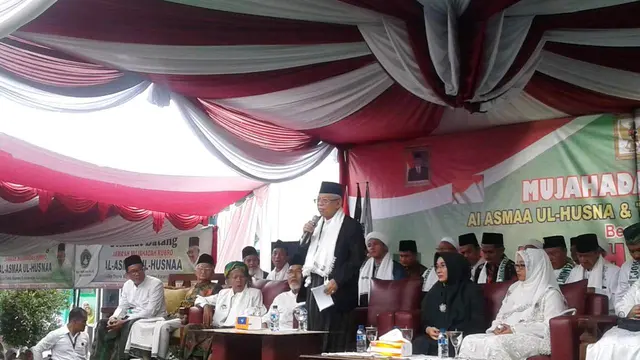 Cawapres Nomor Urut 1, KH Ma’ruf Amin di Cilacap, Jawa Tengah mewacanakan sarung sebagai identitas dan budaya nasional. (Foto: Liputan6.com/Muhamad Ridlo)