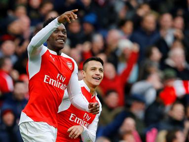 Ekspresi striker Arsenal, Danny Welbeck (kiri), setelah mencetak gol kemenangan ke gawang Leicester City dalam laga Liga Inggris di Stadion Emirates, London, Minggu (14/2/2016). (Reuters/Darren Staples)