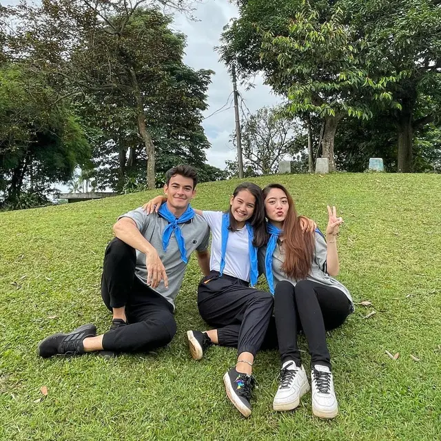 7 Potret Kebersamaan Natalie Zenn dan Sam Taylor Pemain Sinetron Dari Jendela SMP