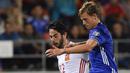 Aksi pemain Spanyol, Isco (kiri) melewati adangan pemain Liechtenstein, Max Goeppel pada laga grup G kualfikasi Piala DUnia 2018 di Rheinpark Stadion, Vaduz, (5/9/2017). Spanyol menang 8-0. (Gian Ehrenzeller/Keystone via AP)