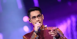 Tahun baru, harapan baru. Kalimat tersebut sepertinya sudah melekat di benak setiap orang. Berbeda dengan Afgan Syahreza yang katanya tidak punya target apapun di  2017, namun ia akan segera menikah. (Adrian Putra/Bintang.com)