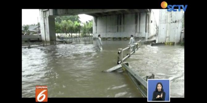Kali Ledug Tangerang Meluap, Jalan Gatot Subroto Terendam Banjir
