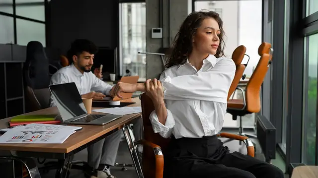 6 Kebiasaan Harian yang Membantu Memperbaiki Postur Tubuh Bungkuk Tanpa Harus ke Gym - 3