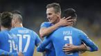 Pemain Napoli, Arkadiusz Milik, merayakan gol bersama rekan-rekannya saat melawan Dynamo Kiev pada laga grup B Liga Champions di Olympiyskiy stadium, Kiev, (14/9/2016) dini hari WIB. (AP/Efrem Lukatsky)