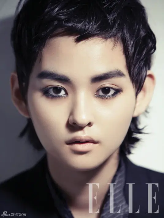 Kim Yoon Hye memang punya wajah cantik memesona, namun siapa yang menyangka jika ia pernah berdandan seperti cowok saat menjalani pemotretan untuk majalah ELLE. (Foto: koreaboo.com)