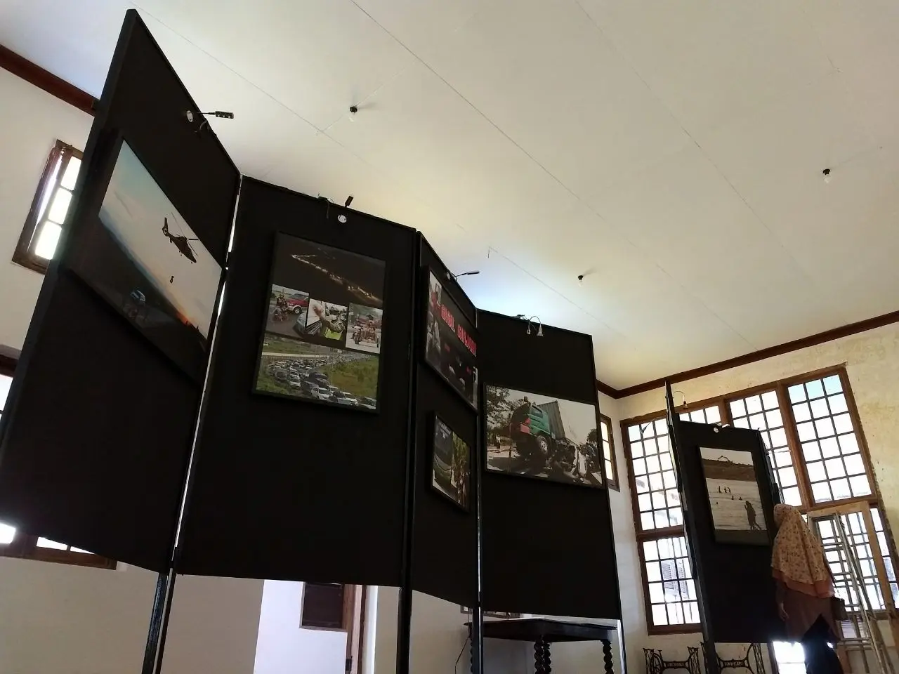 Ada 55 foto Pantura dengan berbagai kondisi karya 30 jurnalis foto yang dipamerkan. (foto : Liputan6.com/ PFI Semarang/ edhie prayitno ige)