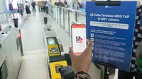Peluncuran QRIS Tap NFC oleh Bank Indonesia dilakukan di Jakarta pada Jumat (14/3/2025) lalu. Inovasi ini memungkinkan pengguna untuk melakukan transaksi non tunai secara lebih cepat dan mudah dengan hanya menempelkan perangkat selular pada mesin pembayaran yang mendukung fitur NFC. Sebagai tahap awal, QRIS Tap NFC diterapkan dalam proyek percontohan di sektor transportasi dan layanan publik. (Dok. Bank DKI)