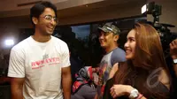 Shaheer Sheikh, bintang film Mahabarata tak segan mengumbar kemesraan dengan Ayu di premier film Turis Romantis  di XXI Epicentrum, Kuningan, Jakarta Selatan, Senin (20/4/2015). (Liputan6.com/Panji Diksana) 