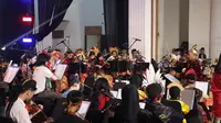 Konser tunggal orchestra Sukabumi Violin Community bertajuk Budaya Nusantara, di Gedung Juang Kota Sukabumi (Liputan6.com/Fira Syahrin).