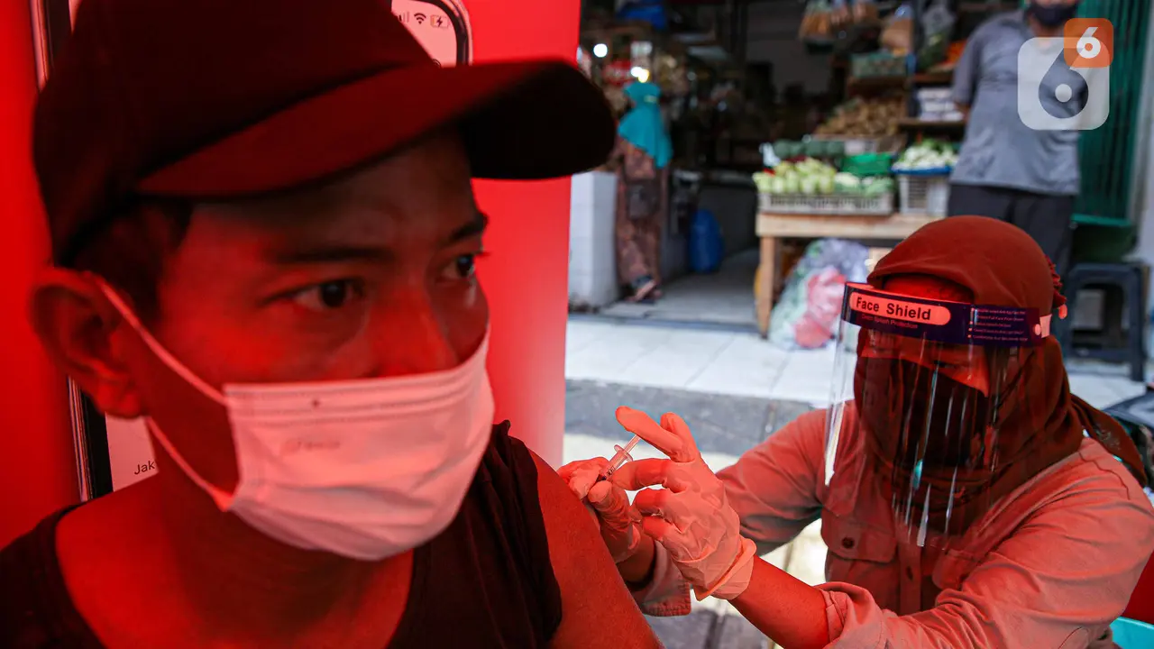 Vaksin di Pasar Gang Kancil