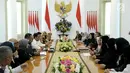 Suasana saat Presiden Jokowi menerima komunitas dan para pelaku usaha busana muslim di Istana Bogor, Jawa Barat, Kamis (26/4). (Liputan6.com/Pool/Biro Pers Setpres)