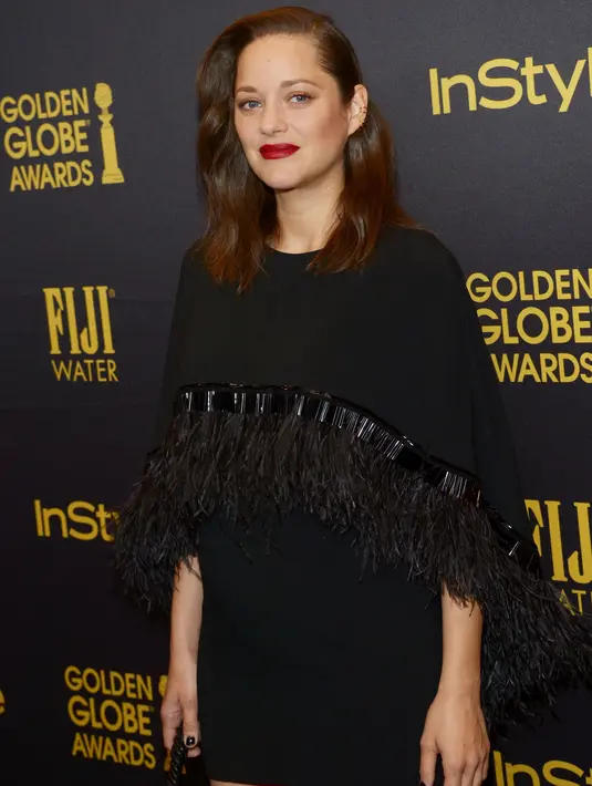 Berpasangan dengan Pitt di film yang bertajuk Allied ini memang membuat keduanya terus dibicarakan memiliki hubungan yang lebih dari sekedar rekan berakting. (AFP/Bintang.com)